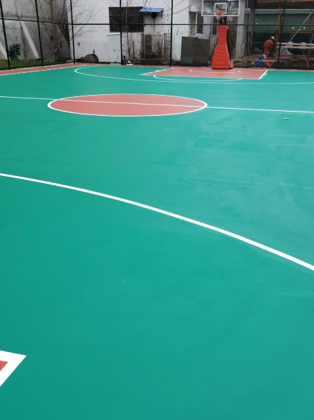 通辽 球场长期使用易出现地面开裂